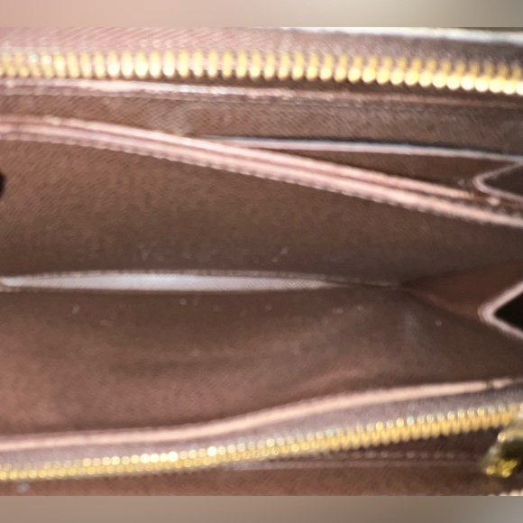 EUC Louis Vuitton Damier Ebene Zippy Wallet - Picture 9 of 12